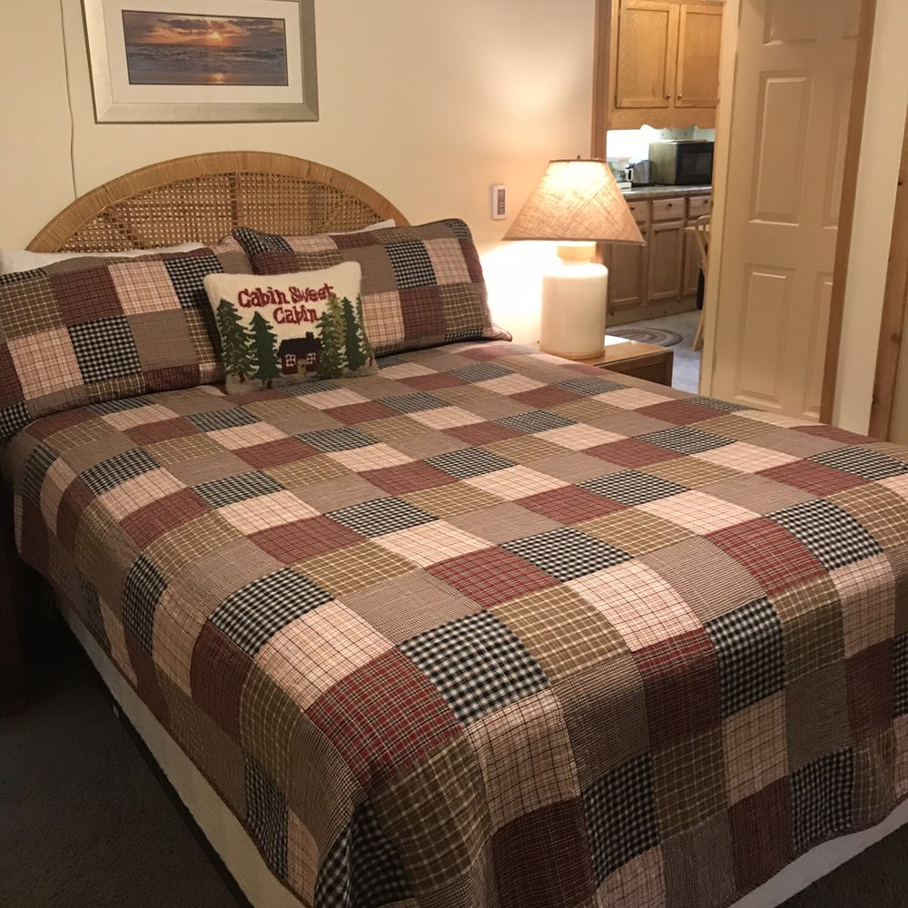 The Homestead - Queen Bed - Ski Resorts Near Me - Glen Arbor, Michigan The Homestead - Queen Bed - Ski Resorts Near Me - Glen Arbor, Michigan