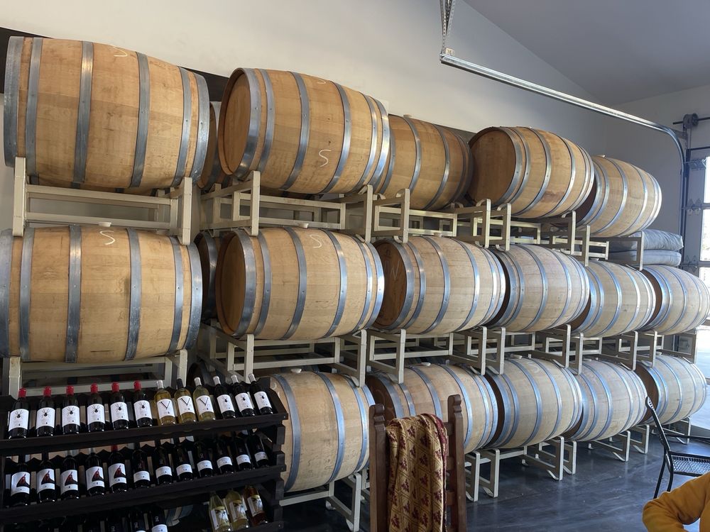 Barrel 1 Winery Logo