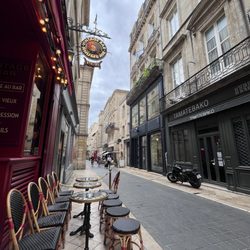 Vintage Bar - Outdoor seating. They do have an awning when it is sunny/rainy.