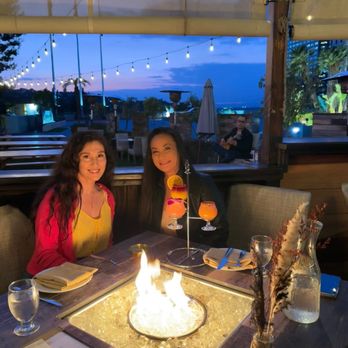 FIVE on the Hill - Live music - Cocktail Bars Near Me - Universal City, California FIVE on the Hill - Live music - Cocktail Bars Near Me - Universal City, California