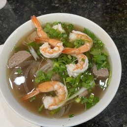Beef and meatball phô with shrimp