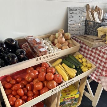 Di Abruzzo - Fresh veggies for sale - Personal Chefs Near Me Di Abruzzo - Fresh veggies for sale - Personal Chefs Near Me