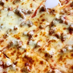 Mama Luna's Restaurant & Pizzeria - Sausage pizza