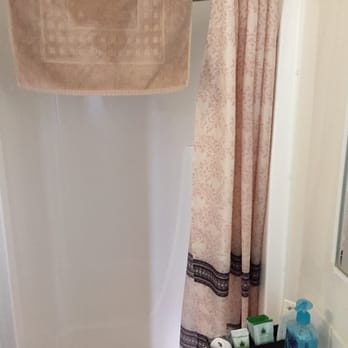 Macedon Caravan Park - Ensuite cabin - Bathroom area. - Campgrounds Near Me - Macedon, VIC