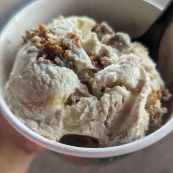 Salt & Straw - Holiday Seasonal flavor - Gingerbread Cookie Dough - Ice Cream & Frozen Yogurt Near Me - Los Angeles, California Salt & Straw - Holiday Seasonal flavor - Gingerbread Cookie Dough - Ice Cream & Frozen Yogurt Near Me - Los Angeles, California