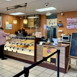 Tom's Donuts