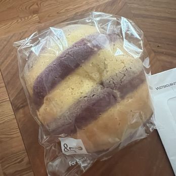 85°C Bakery Cafe-Aurora - Ube Bun - Bakeries Near Me - Aurora, Colorado