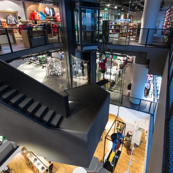 SPORTHÜBNER - Blick ins Treppenhaus - Sporting Goods Near Me - Darmstadt, HE
