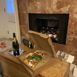 We took pizza from The Red Grape back to the Inn!