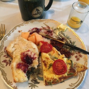 Follansbee Inn - Breakfast with the fabulous Angel biscuits and farm-fresh veggie frittata plus fresh-squeezed juice. - Bed & Breakfast Near Me - North Sutton, New Hampshire