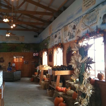 Royal Oak Farm Orchard - Pavilion - Fruits & Veggies Near Me - Harvard, Illinois