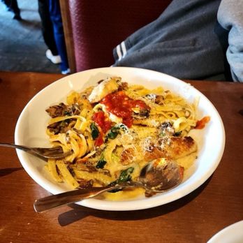 Olive Garden Italian Restaurant - Chicken Marsala Fettuccine - Italian Near Me - Downey, California Olive Garden Italian Restaurant - Chicken Marsala Fettuccine - Italian Near Me - Downey, California
