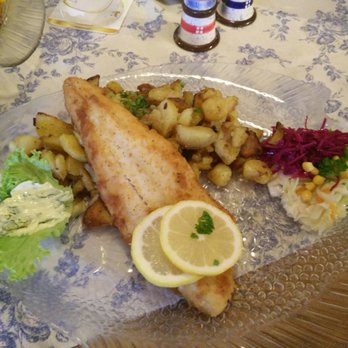 De Fischer un sin Fru - Zander mit Bratkartoffeln. So lecker! - Fish & Chips Near Me - Mesekenhagen, MV De Fischer un sin Fru - Zander mit Bratkartoffeln. So lecker! - Fish & Chips Near Me - Mesekenhagen, MV