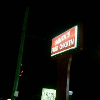 Smith's Fried Chicken - a neon sign at night - American Near Me - Hazlehurst, Georgia Smith's Fried Chicken - a neon sign at night - American Near Me - Hazlehurst, Georgia