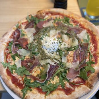 Rosengarten - Pizza with Prosciutto - Beer Garden Near Me - Ellwangen, BW Rosengarten - Pizza with Prosciutto - Beer Garden Near Me - Ellwangen, BW