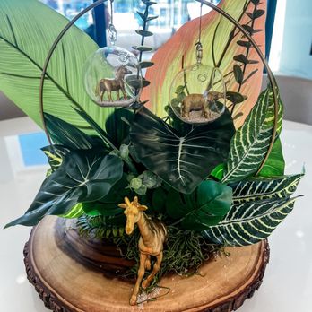 Go Big Rentals - Beautiful centerpiece she made. - Balloon Services Near Me