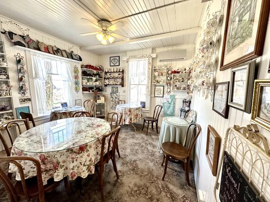 Julian Tea & Cottage Arts by null