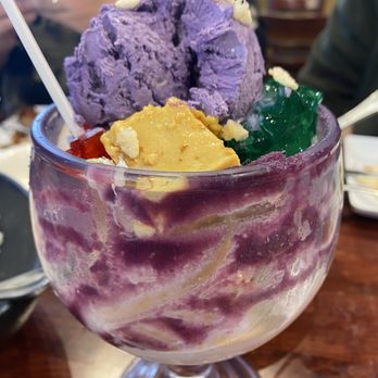 Max’s Restaurant - Chicago - Halo-Halo Special - Filipino Near Me - Chicago, Illinois