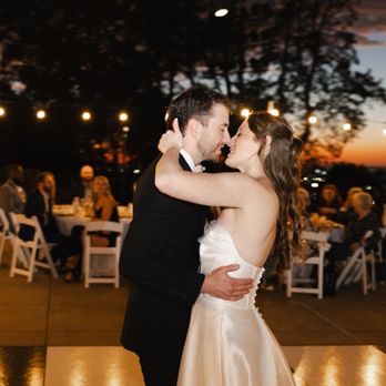 Kubay Studio - First dance at sunset - Event Photography Near Me Kubay Studio - First dance at sunset - Event Photography Near Me