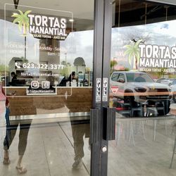 Tortas Manantial - Entrance with hours