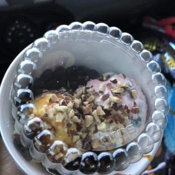 Baskin-Robbins - Sad looking sundae - Ice Cream & Frozen Yogurt Near Me - Las Vegas, Nevada