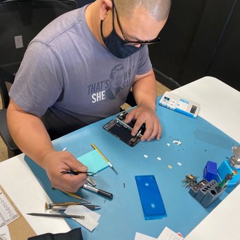Rapid Mobile SFV - John here helping me fix my phone what great customer service will definitely be back and refer my friends - Mobile Phone Repair Near Me - lake balboa, California Rapid Mobile SFV - John here helping me fix my phone what great customer service will definitely be back and refer my friends - Mobile Phone Repair Near Me - lake balboa, California
