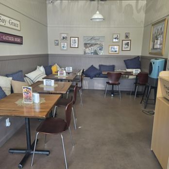 Alma's Place - Inside seating - Desserts Near Me - Compton, California