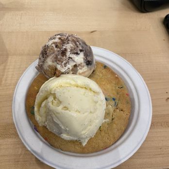 Insomnia Cookies - Ice Cream on a Deluxe Cookie - Ice Cream & Frozen Yogurt Near Me - Houston, Texas
