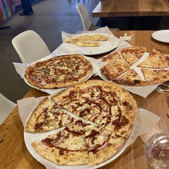 MOD Pizza - BBQ pizza, cheese pizza, meat lover pizza (possibly called Mad Dog) - Fast Food Near Me - Arnold, Missouri