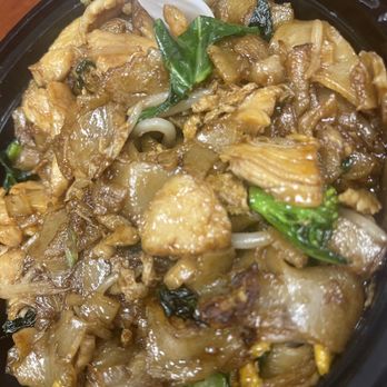 Tasty Thai Restaurant - Chicken pad see yew - Thai Near Me - Vernon Hills, Illinois Tasty Thai Restaurant - Chicken pad see yew - Thai Near Me - Vernon Hills, Illinois