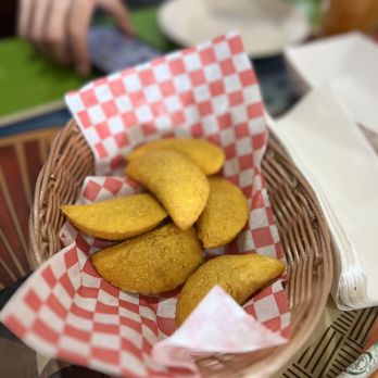 Bandeja Paisa Restaurant - Mini Empanadas de Carne y Papa - Colombian Near Me - Miami, Florida