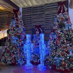 Christmas at Schnepf - in the gift store when exiting