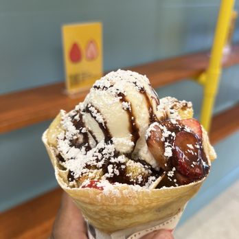 Roll Creperie - Close up of the strawberry & Banana - Creperies Near Me - Mililani, Hawaii