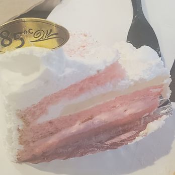 85°C Bakery Cafe-Orange - Strawberry cake was very dry... - Coffee & Tea Near Me - Orange, California