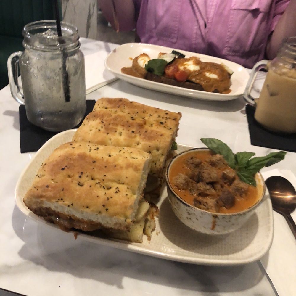 Chiqueolatte - Southwest Chicken Focaccia - Coffee & Tea Near Me - Chicago, Illinois Chiqueolatte - Southwest Chicken Focaccia - Coffee & Tea Near Me - Chicago, Illinois