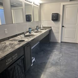 Rollin' Home RV Park - Very nice and clean bathrooms