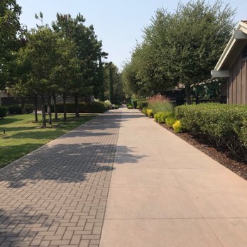 Rosewood Sand Hill - Impeccably manicured grounds - almost make you forget you're surrounded by a freeway - Hotels Near Me - Menlo Park, California