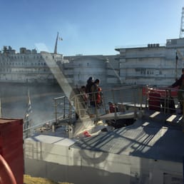 Colonia Express' smoky boat towed back to Buenos Aires port.
