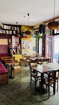 Bar Aduela by null