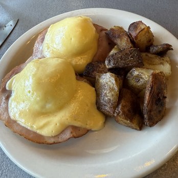 Laura & Tony's Kitchen - Eggs Benedict - Breakfast & Brunch Near Me - North Eastham, Massachusetts