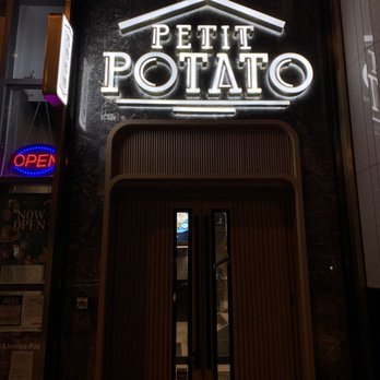 Petit Potato - Entrance door - Taiwanese Near Me - Toronto, Ontario