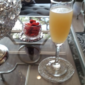 Face to Face Spa - Mimosas and Dove chocolate while filling out my first time customer paperwork (about 5 minutes) - Medical Spas Near Me - Austin, Texas