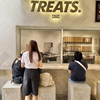 KITH Treats - Some bar style seating available outside - Ice Cream & Frozen Yogurt Near Me - Honolulu, Hawaii KITH Treats - Some bar style seating available outside - Ice Cream & Frozen Yogurt Near Me - Honolulu, Hawaii
