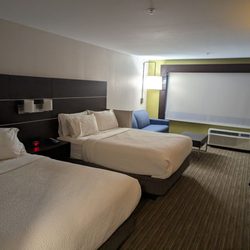 Holiday Inn Express & Suites Indianapolis NW - Zionsville - The "suite" which is actually a studio.