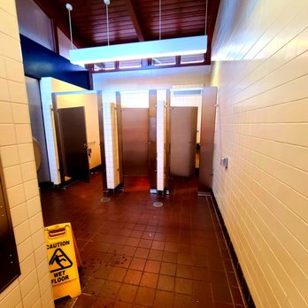 I -10 Rest Area - Women's Restroom - Rest Stops Near Me - Cottondale, Florida