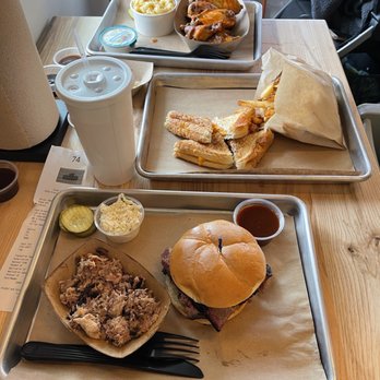 BLACK HOG BBQ - CLOSED - Updated January 2025 - 116 Photos &amp; 82 