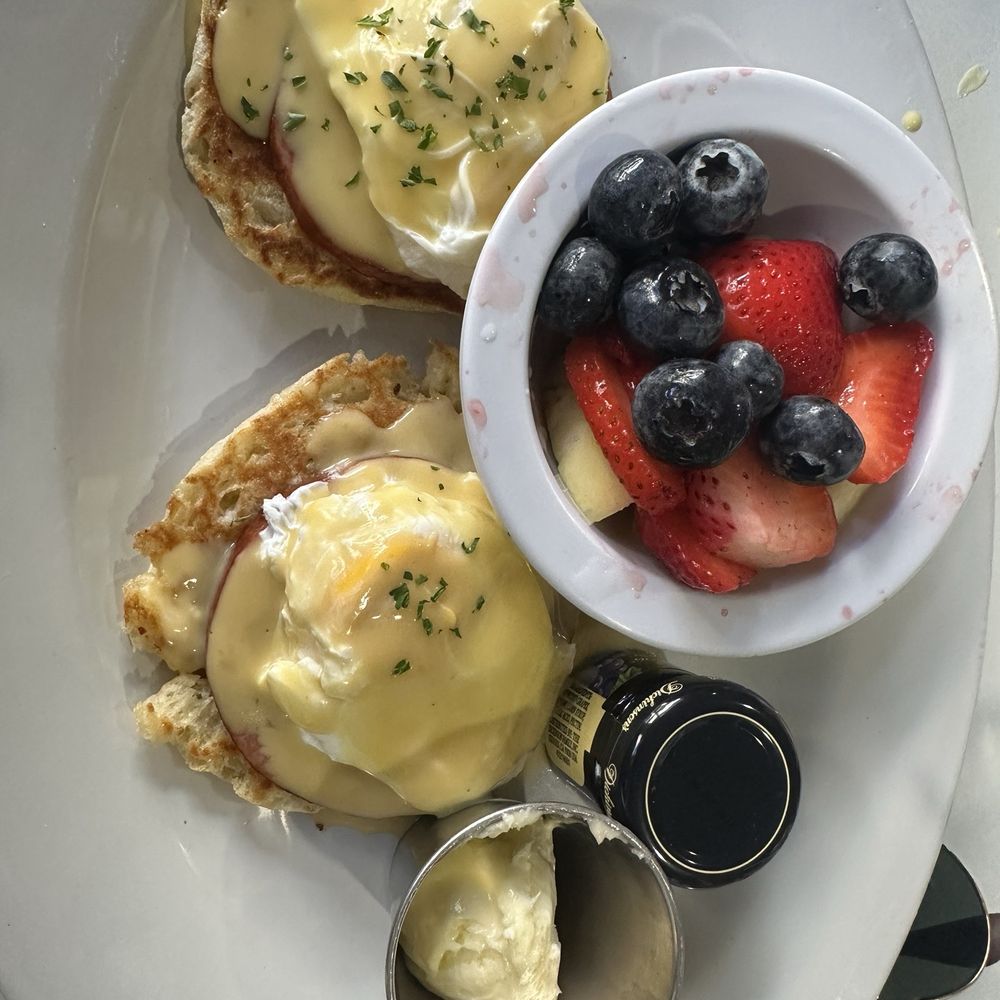 Morning Squeeze - Classic Eggs Benedict - Breakfast & Brunch Near Me - Phoenix, Arizona Morning Squeeze - Classic Eggs Benedict - Breakfast & Brunch Near Me - Phoenix, Arizona