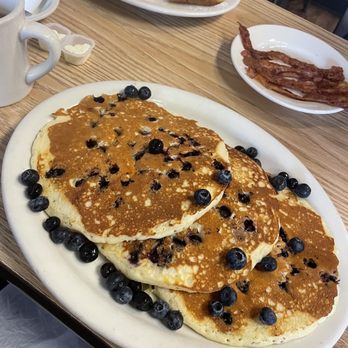 Lincoln's Landing - Blueberry Pancakes - Breakfast & Brunch Near Me - Swampscott, Massachusetts Lincoln's Landing - Blueberry Pancakes - Breakfast & Brunch Near Me - Swampscott, Massachusetts