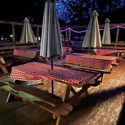 Pine Mountain Pizza Company - Outside seating