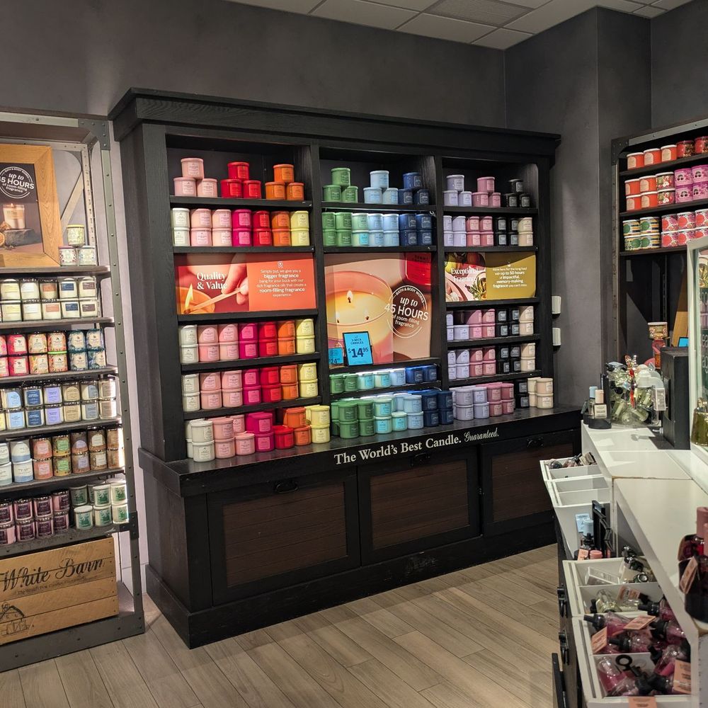 Bath & Body Works - Inside - Cosmetics & Beauty Supply Near Me - Orlando, Florida